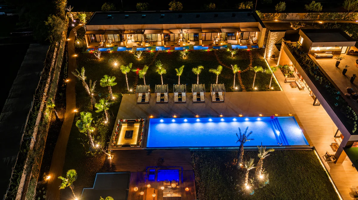 Palais Freedom illuminated at night